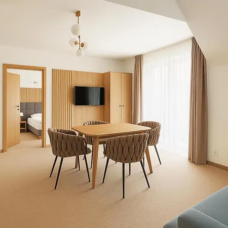 Eden Jakuzzi, Sauna Hotel apartamentowy 4*