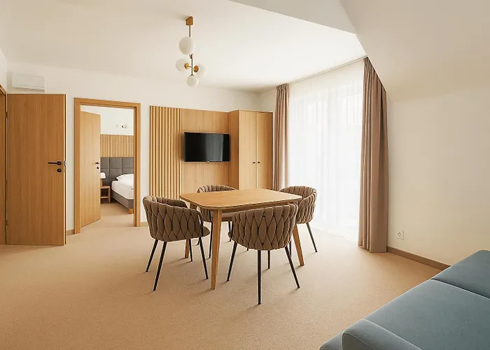 Eden Jakuzzi, Sauna מלון דירות 4*